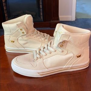 SUPRA HIGH TOPS 10 1/2 never worn.